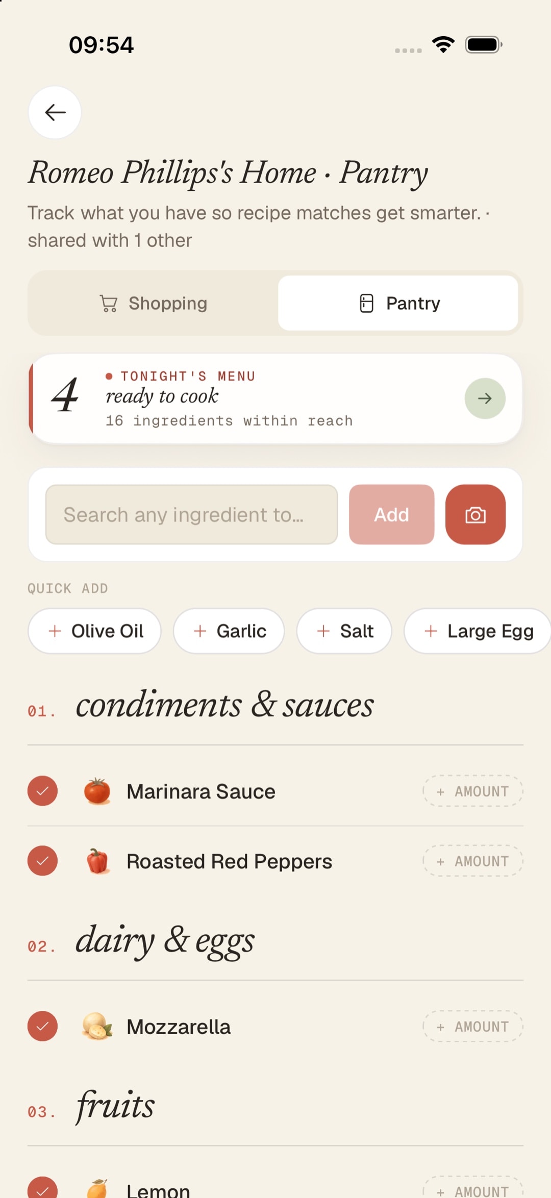 Pantalla de despensa de Sugo con los ingredientes registrados y un conteo de recetas listas para cocinar.